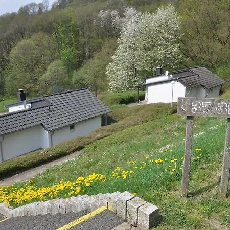 Eifel Landhaus Seeblick 別荘 *